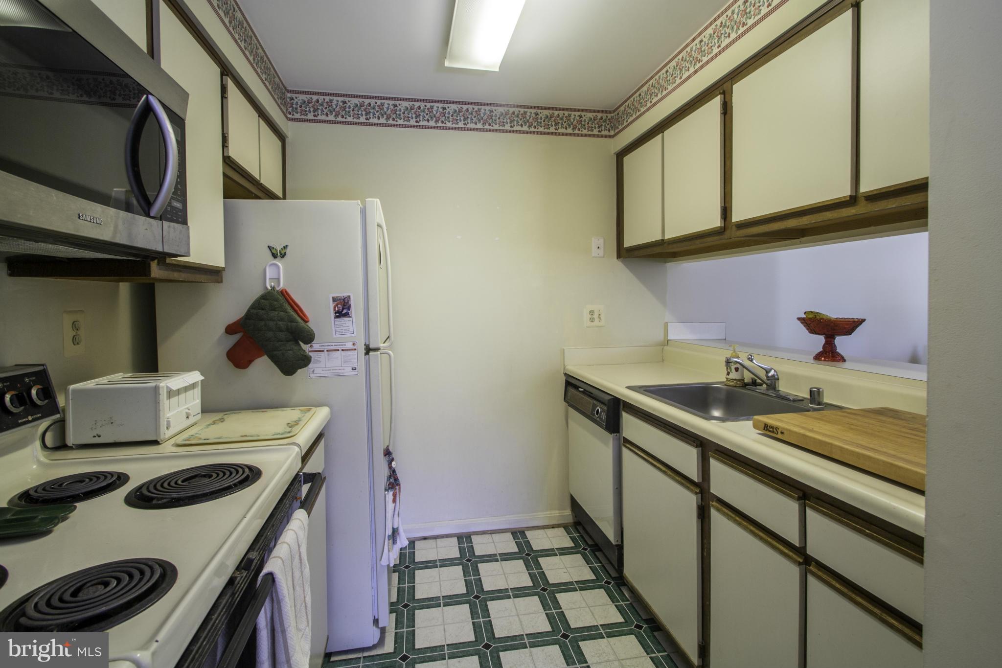 CASTLE HARBOUR CONDO - Residential