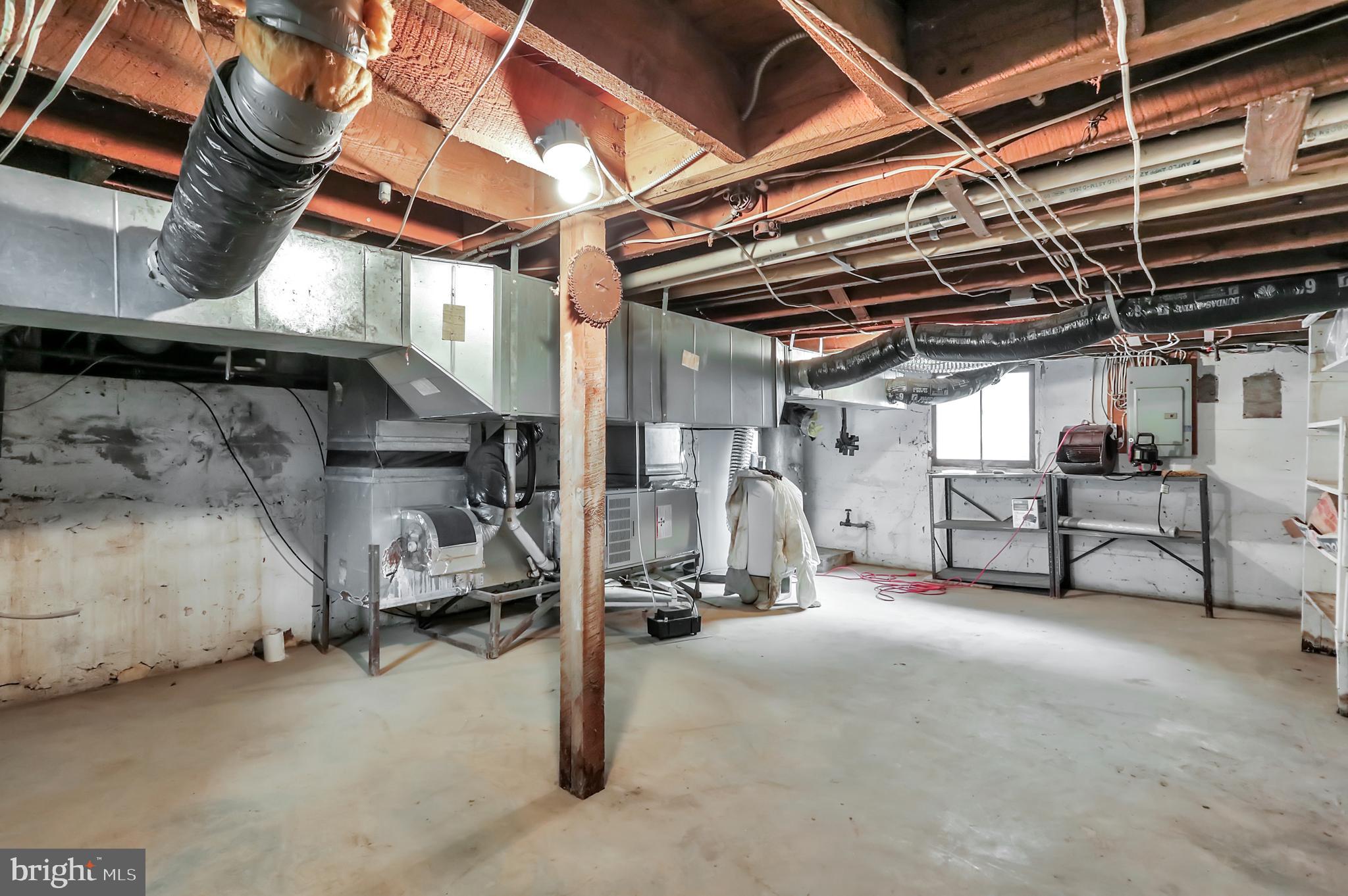 WEYERS CAVE - Residential