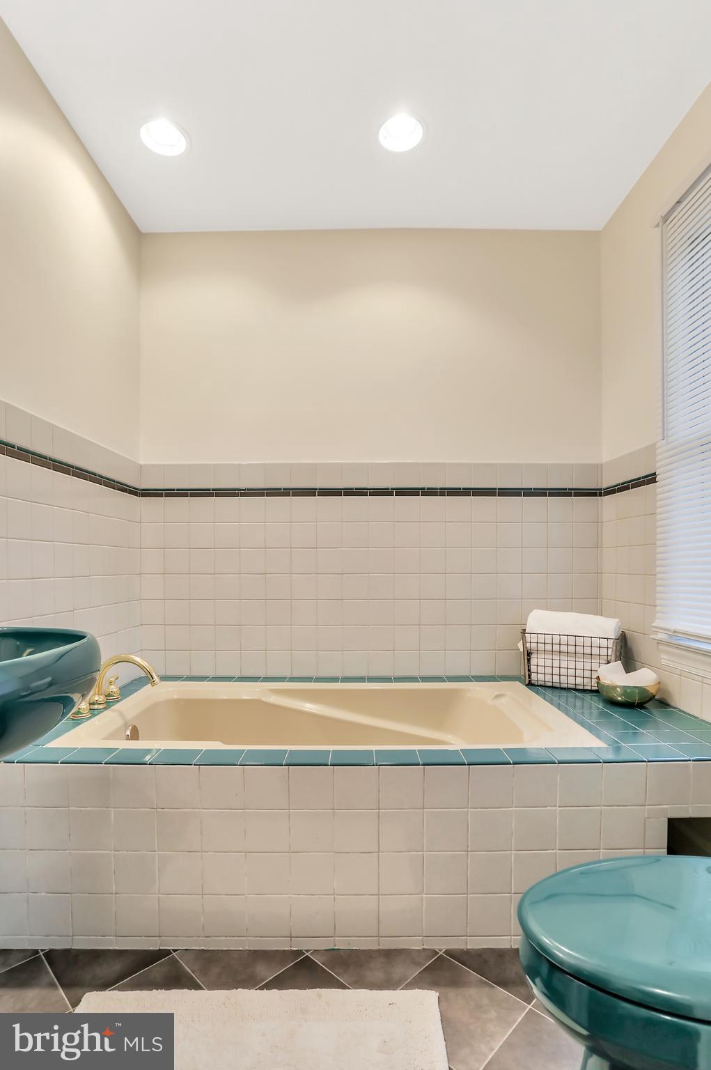 WEYERS CAVE - Residential