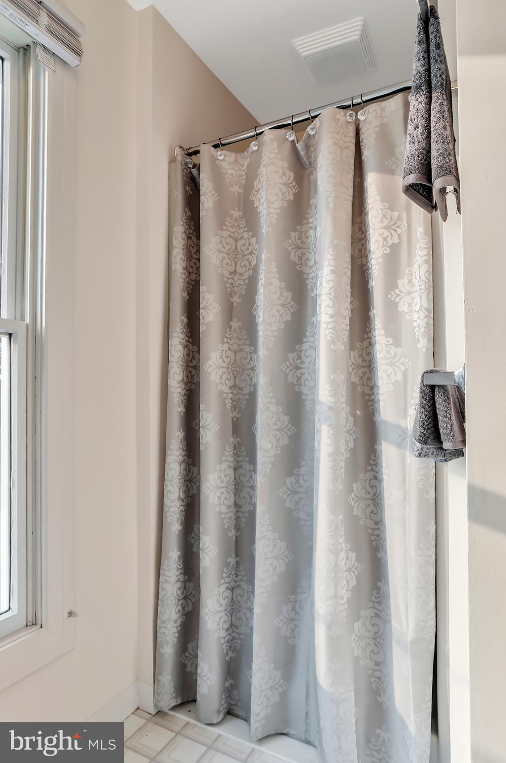 WEYERS CAVE - Residential