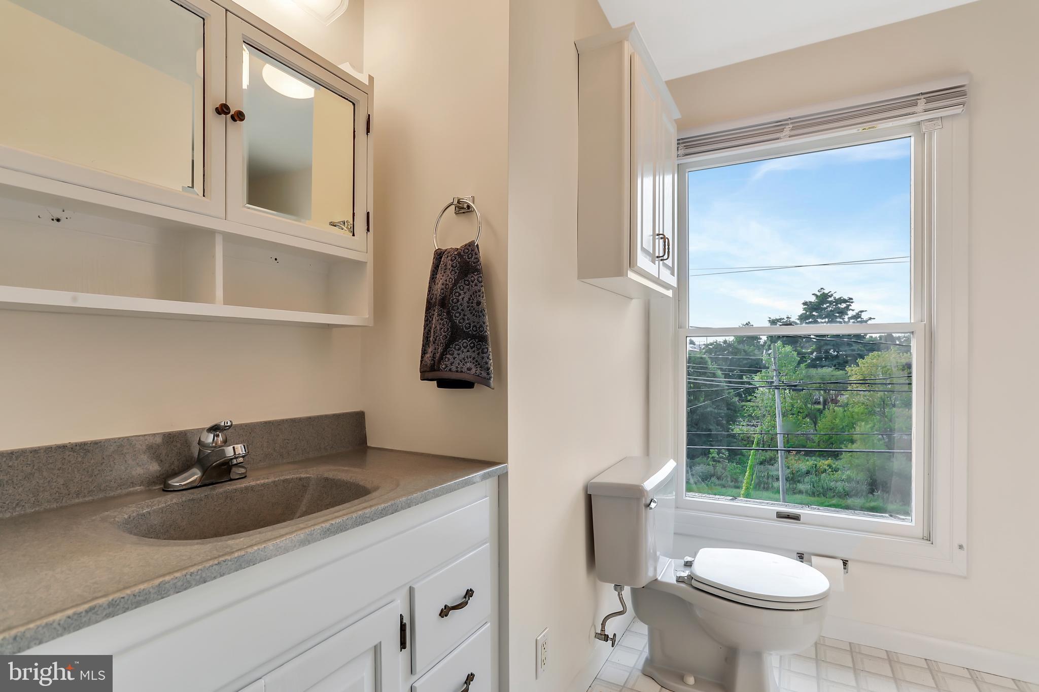 WEYERS CAVE - Residential