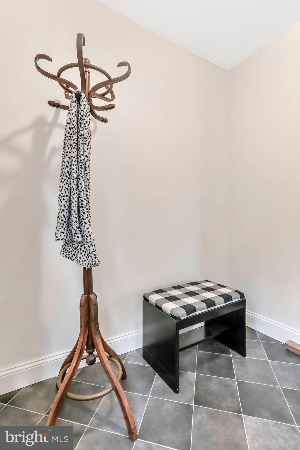 WEYERS CAVE - Residential