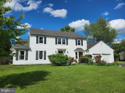 10 DUSTIN DRIVE LAWRENCEVILLE NJ 08648