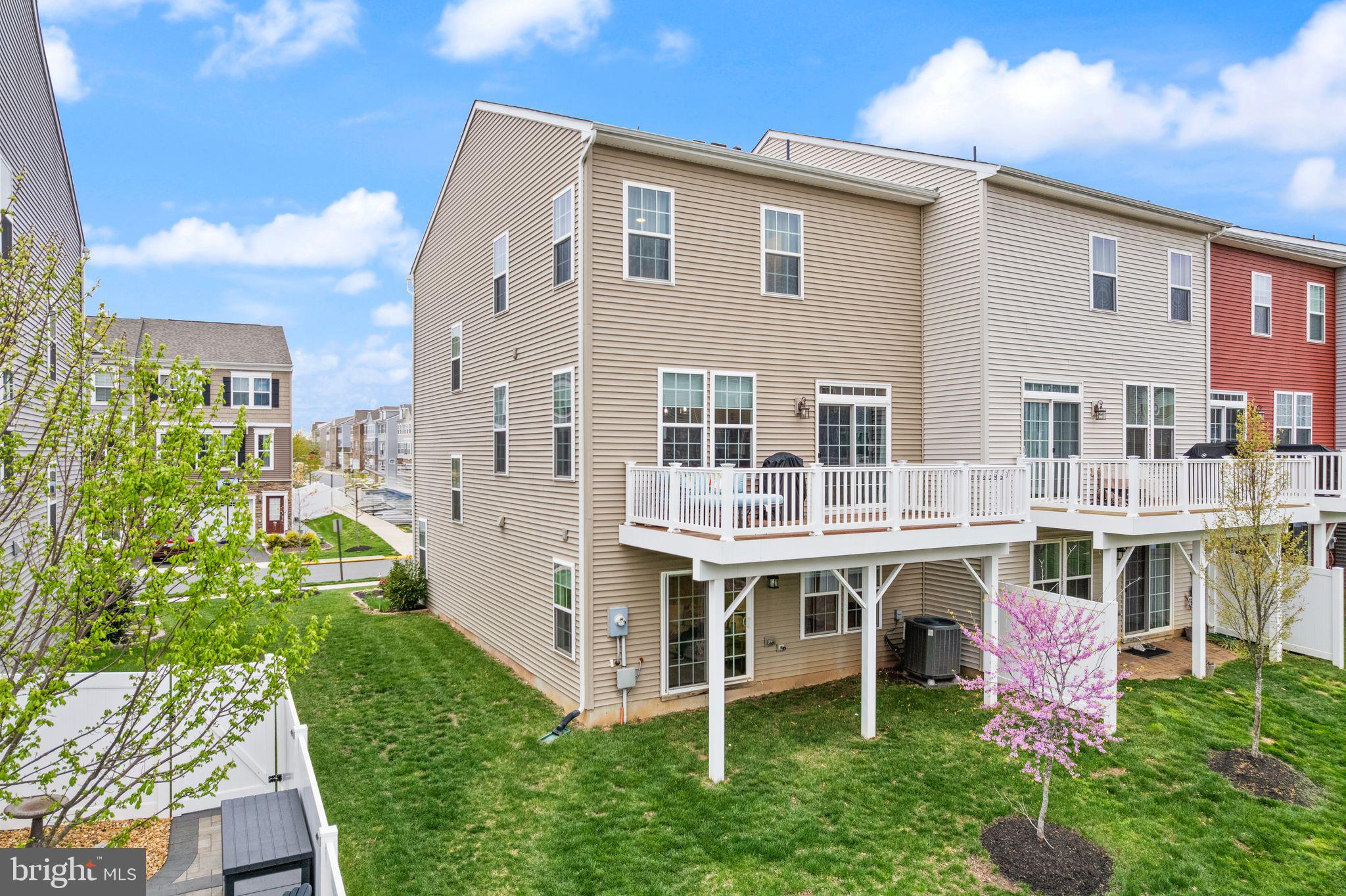 BRADLEY SQUARE - Residential