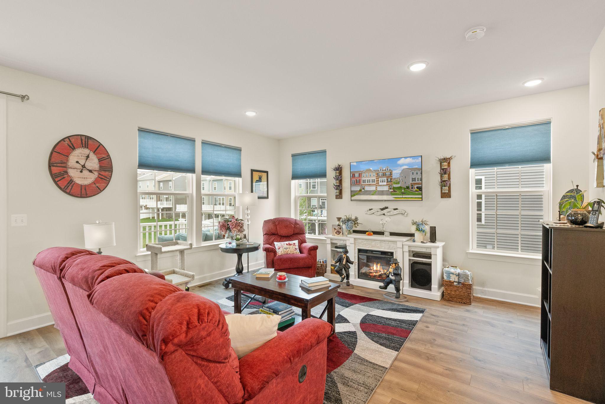 BRADLEY SQUARE - Residential