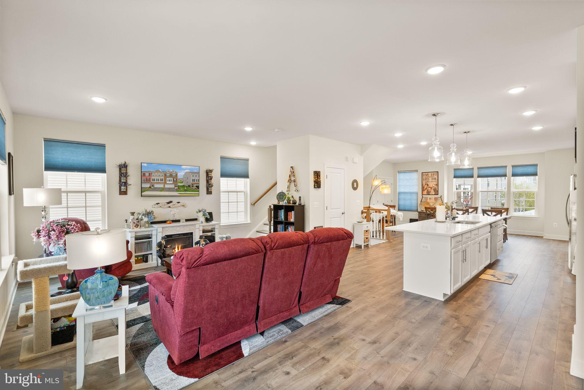 BRADLEY SQUARE - Residential