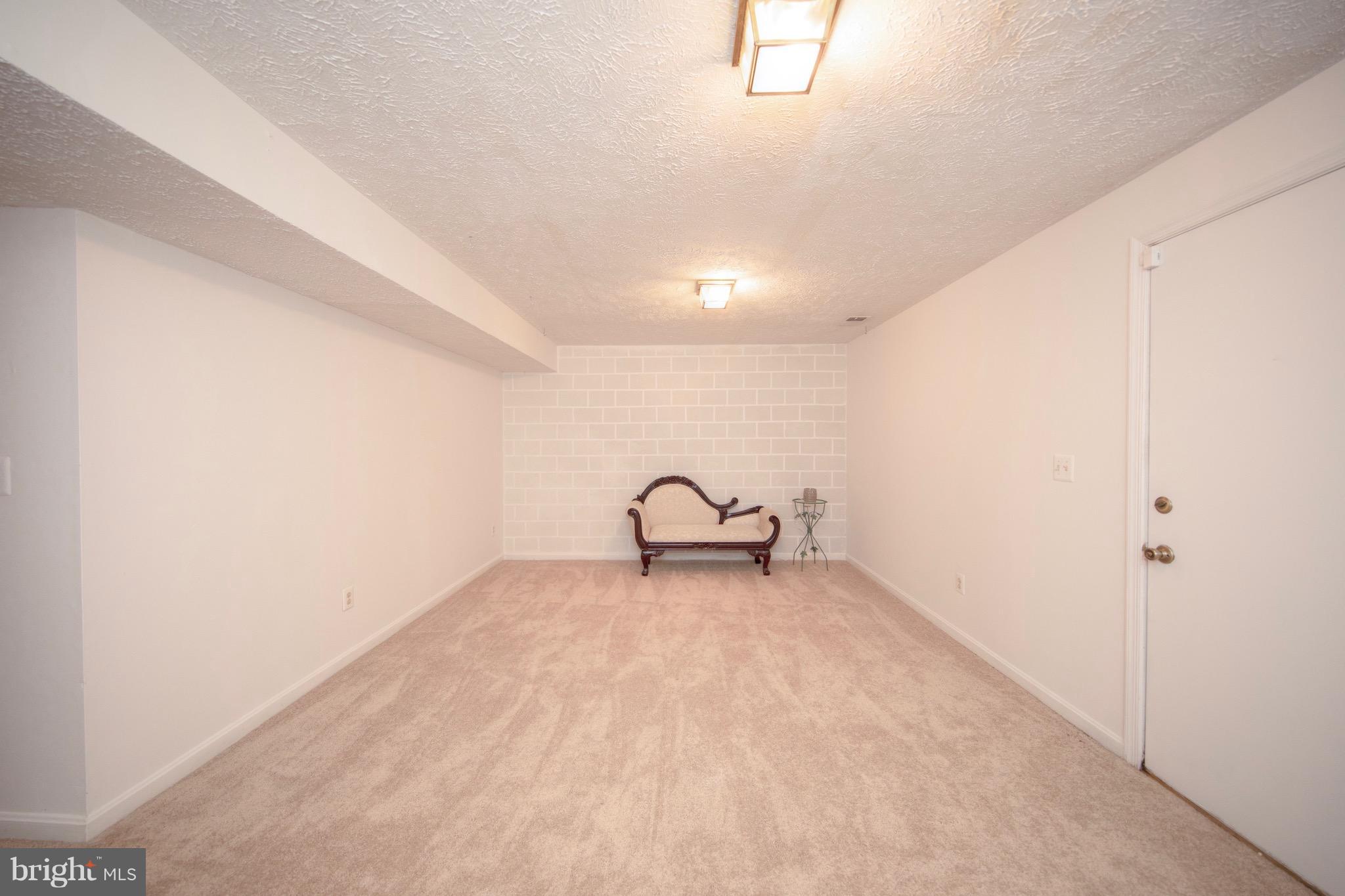 HOWARD MANOR - Residential