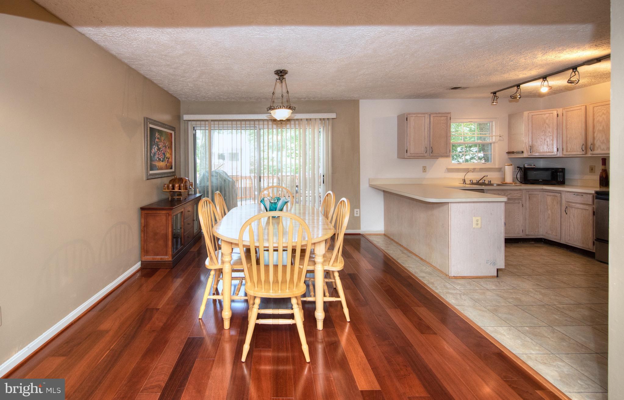 HOWARD MANOR - Residential