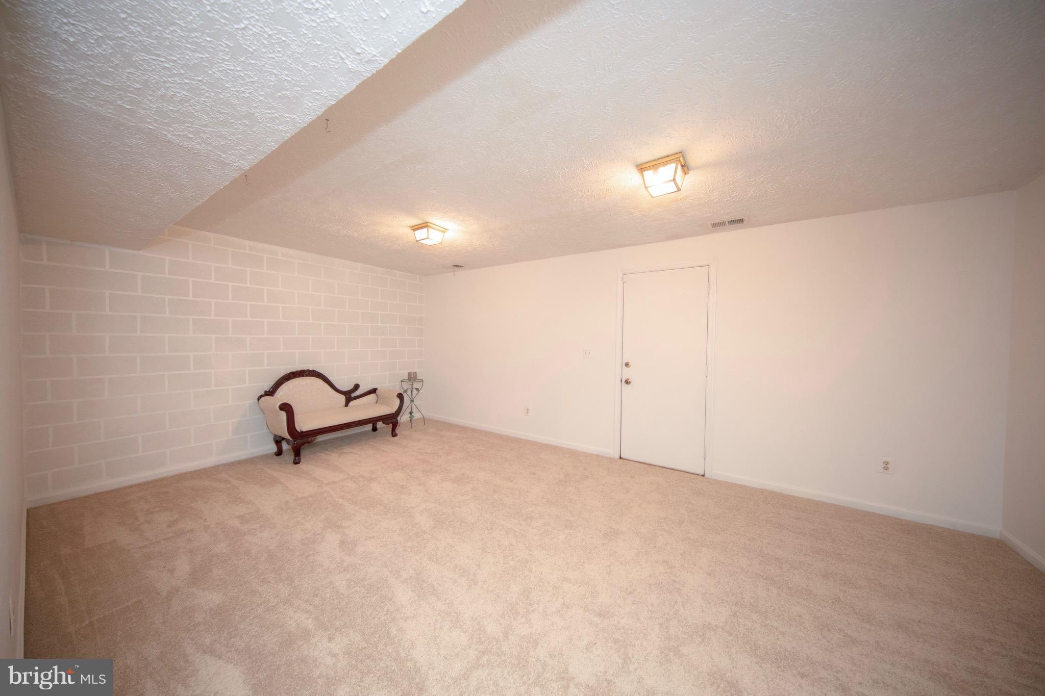 HOWARD MANOR - Residential