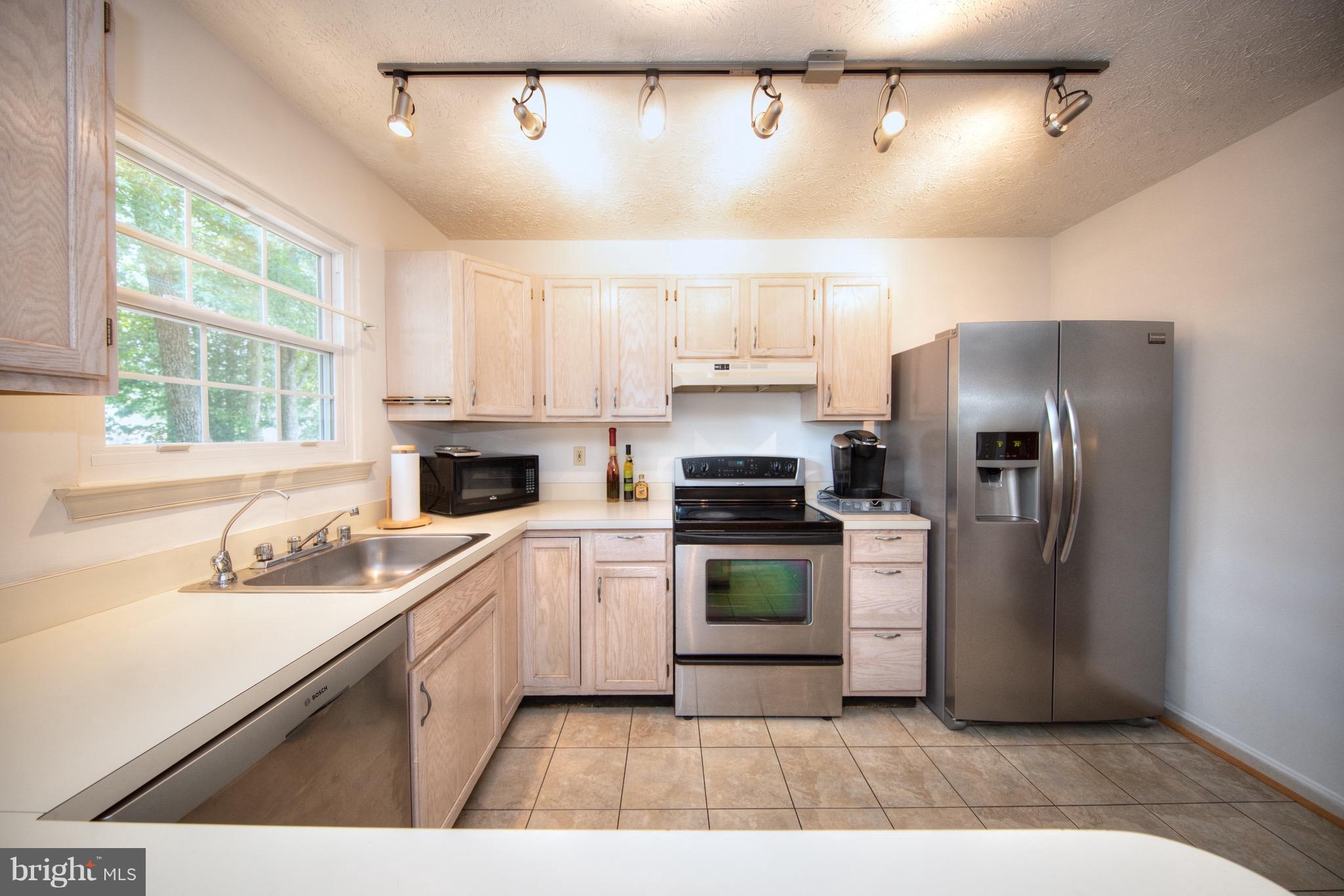 HOWARD MANOR - Residential