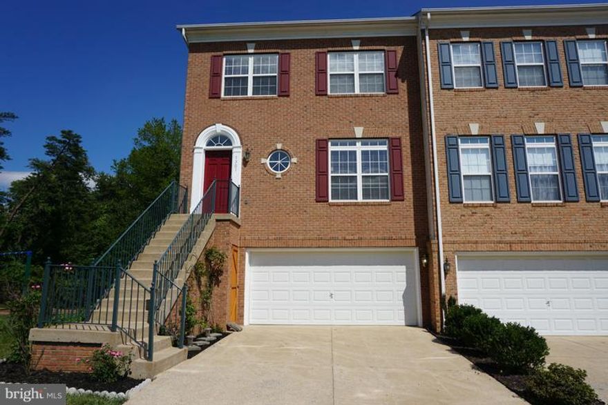 GEORGEOUS END UNIT >2,500 SQ FT.  Hardwood throughout!! Beautiful kit w/ceramic tile, granite, GE appliances, double oven, gas range, brkfst bar opens to dinning room w/fireplace.  Double deck.  Entertain w/6zone amplifiers & ceiling speakers throughout.  Master suite w/walk-in closet, spacious & elegant on suite.  Walkout basement w/surround sound wiring & full bath.  2 car garage w/epoxy floor.