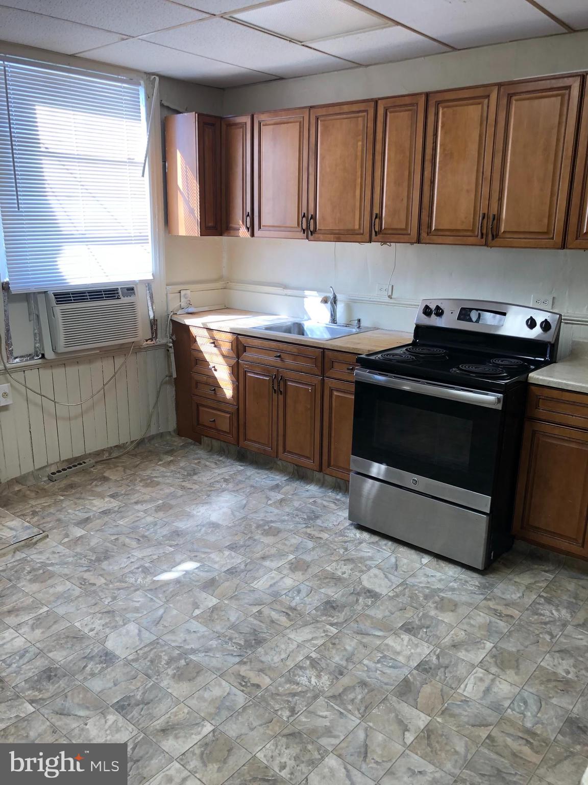 BROADWAY EAST - Residential