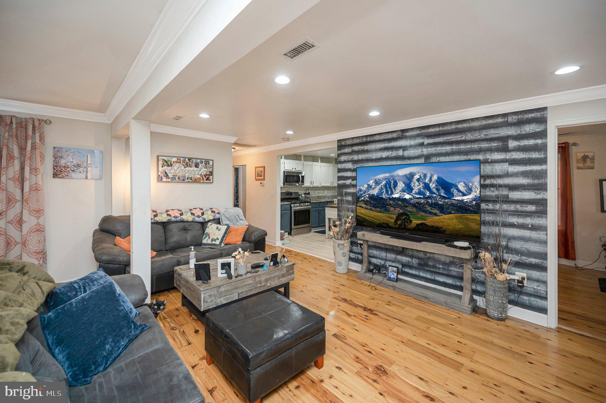 3932 OAKDALE CIRCLE
