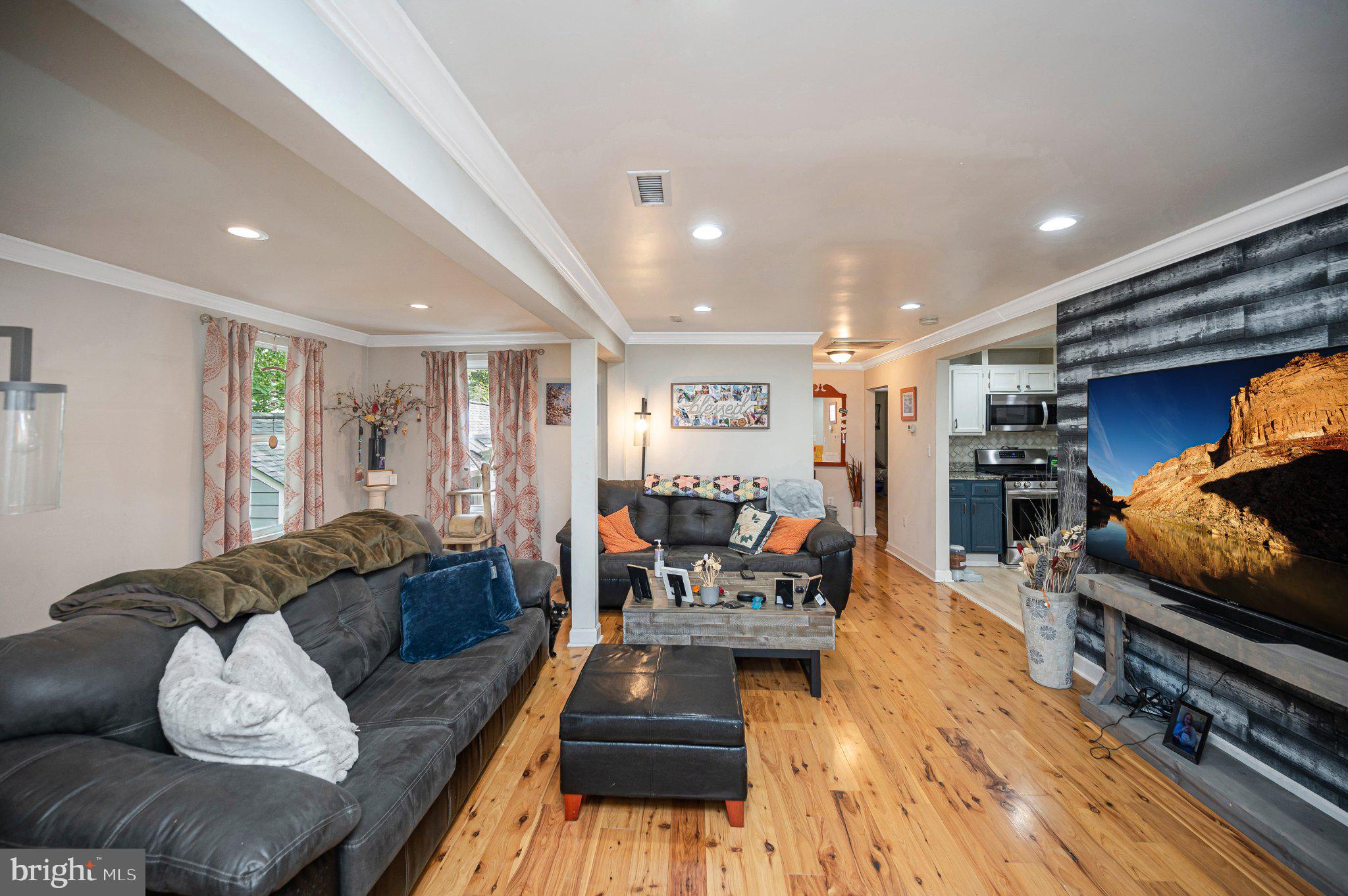 3932 OAKDALE CIRCLE