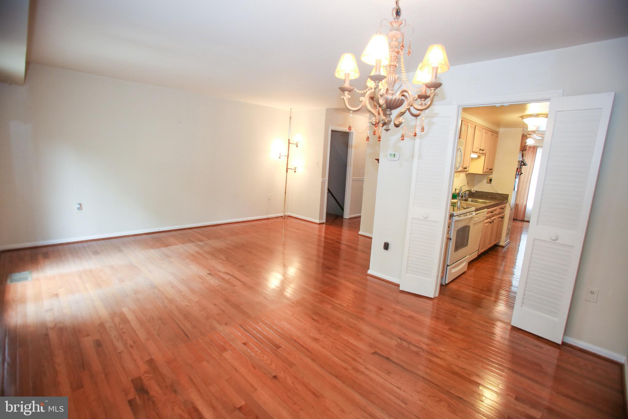 BURKE STATION SQUARE - Residential