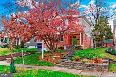 Photo of 3011 HOMEWOOD PKWY, KENSINGTON, MD 20895 (MLS # MDMC2074976)