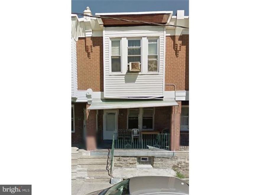 Investors, handymen, take a look at this great opportunity! Needs updating. Great investment! Act quickly!