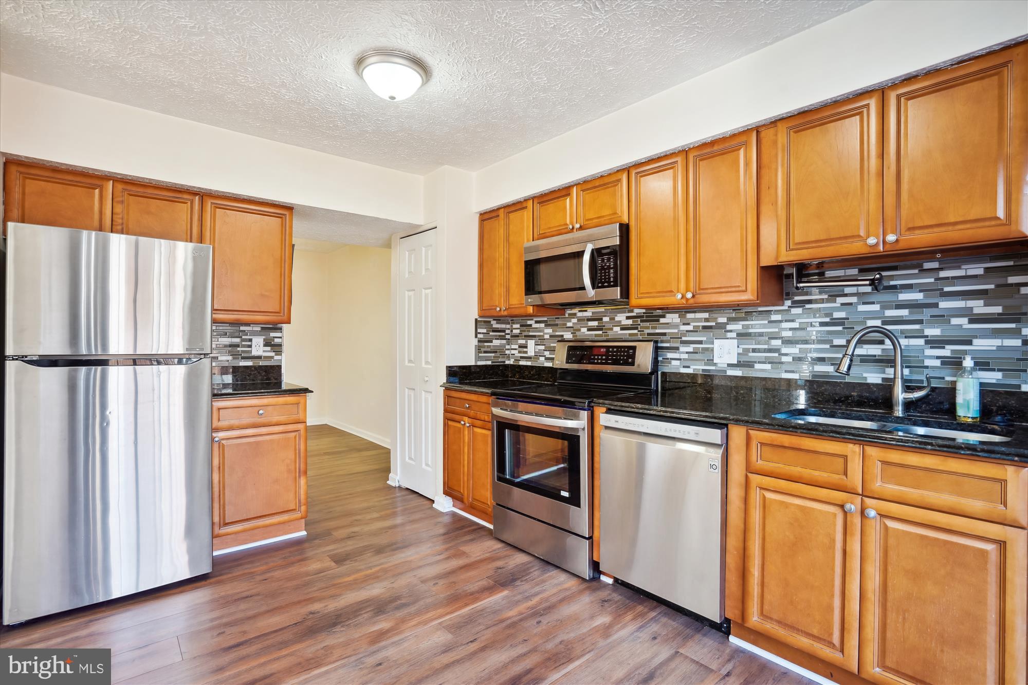 SINGLETONS GROVE - Residential Lease