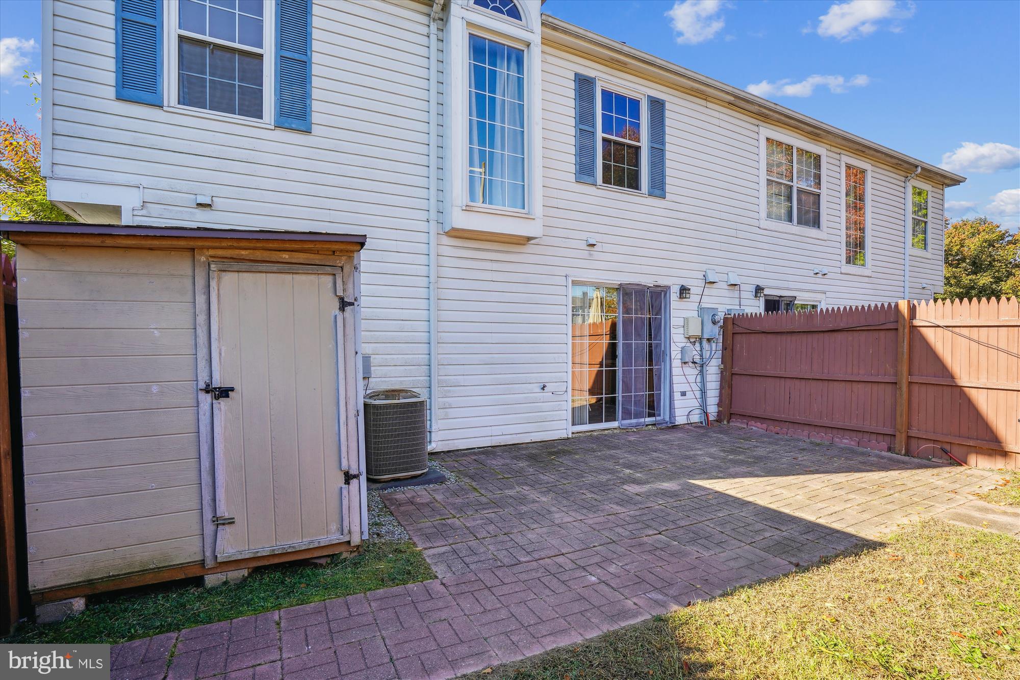 SINGLETONS GROVE - Residential Lease