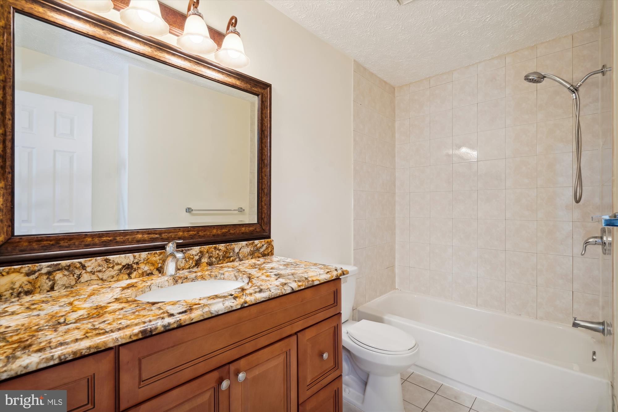 SINGLETONS GROVE - Residential Lease