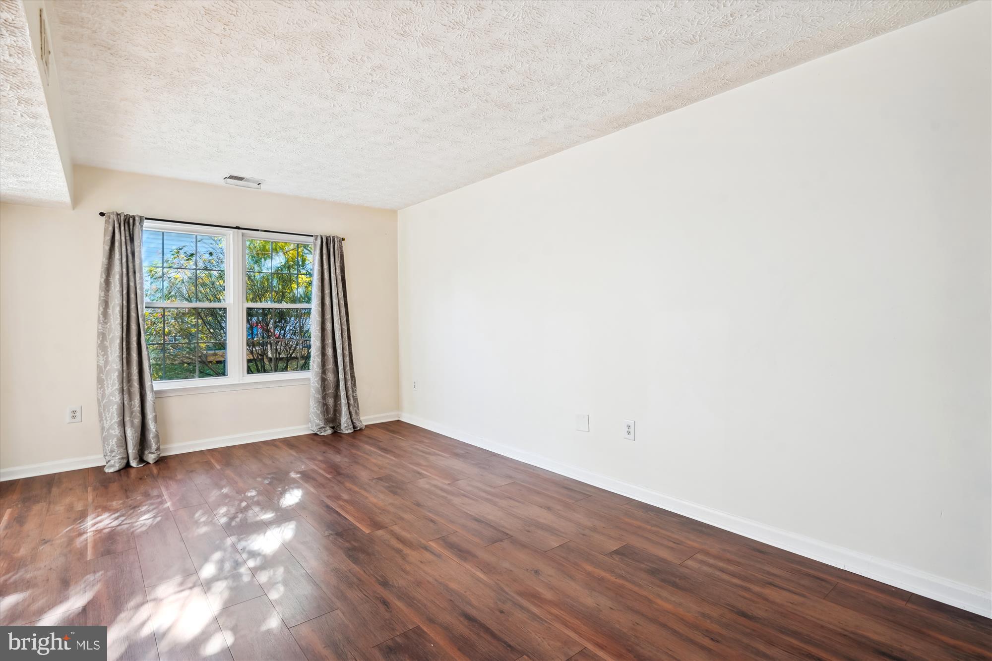 SINGLETONS GROVE - Residential Lease