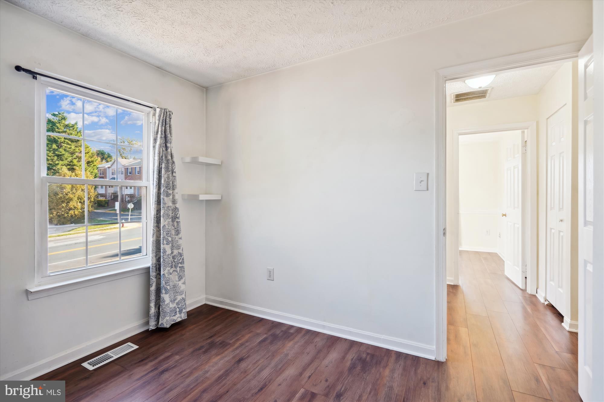 SINGLETONS GROVE - Residential Lease