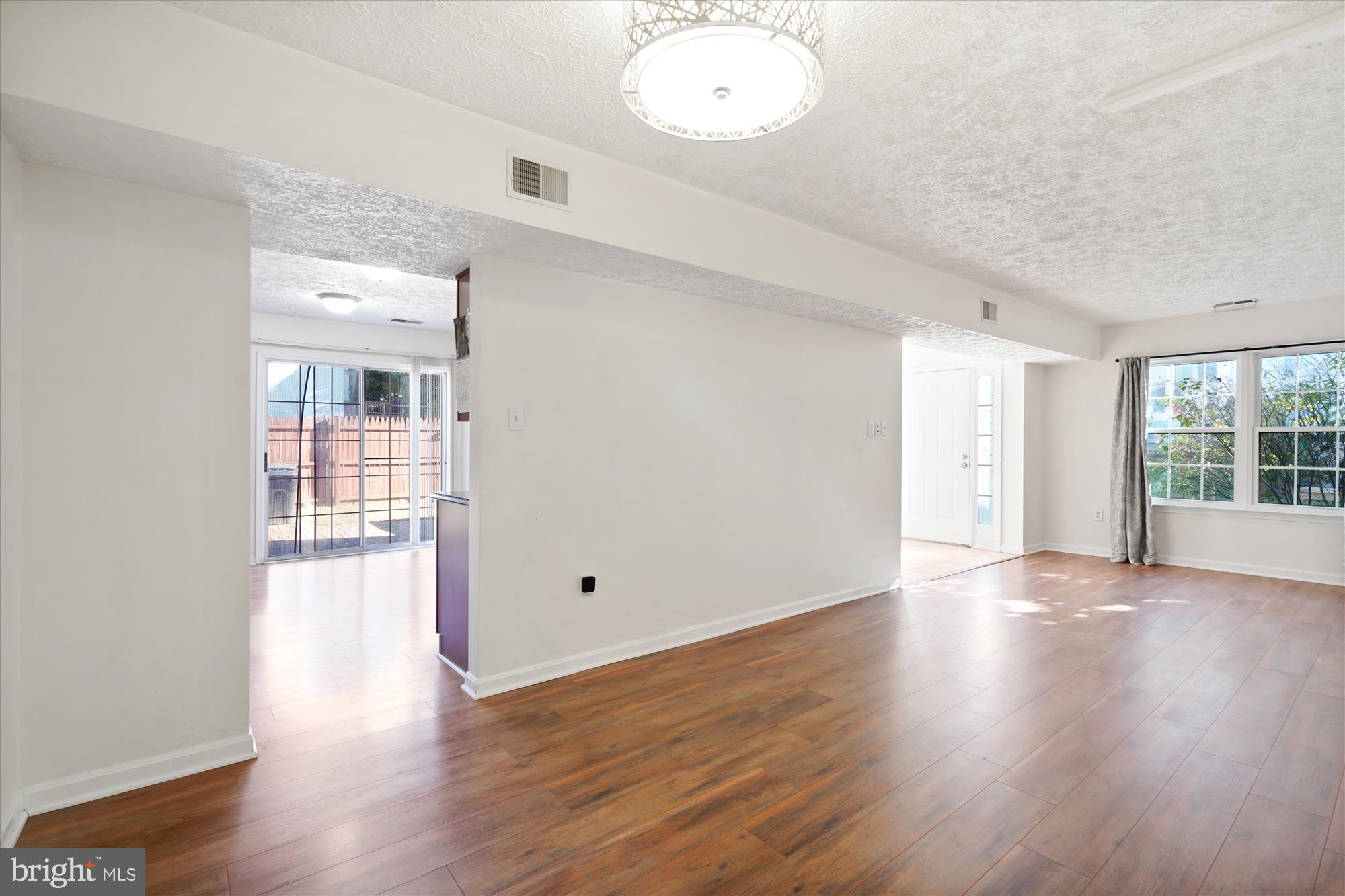 SINGLETONS GROVE - Residential Lease