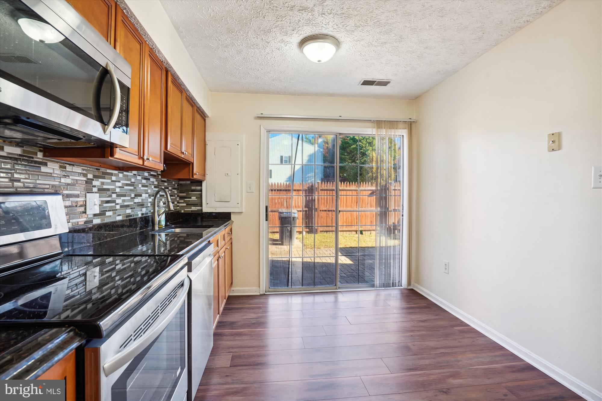 SINGLETONS GROVE - Residential Lease