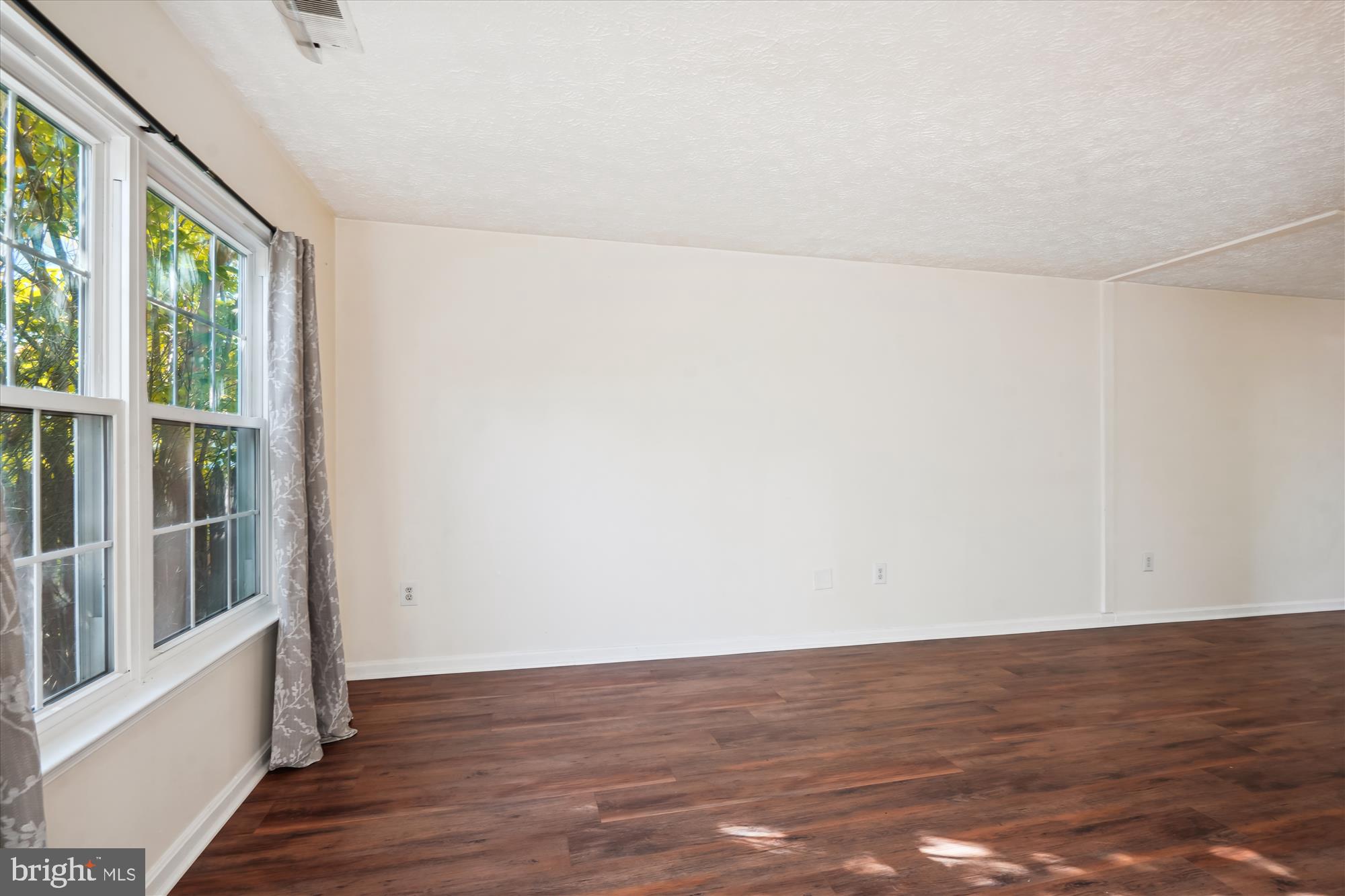 SINGLETONS GROVE - Residential Lease