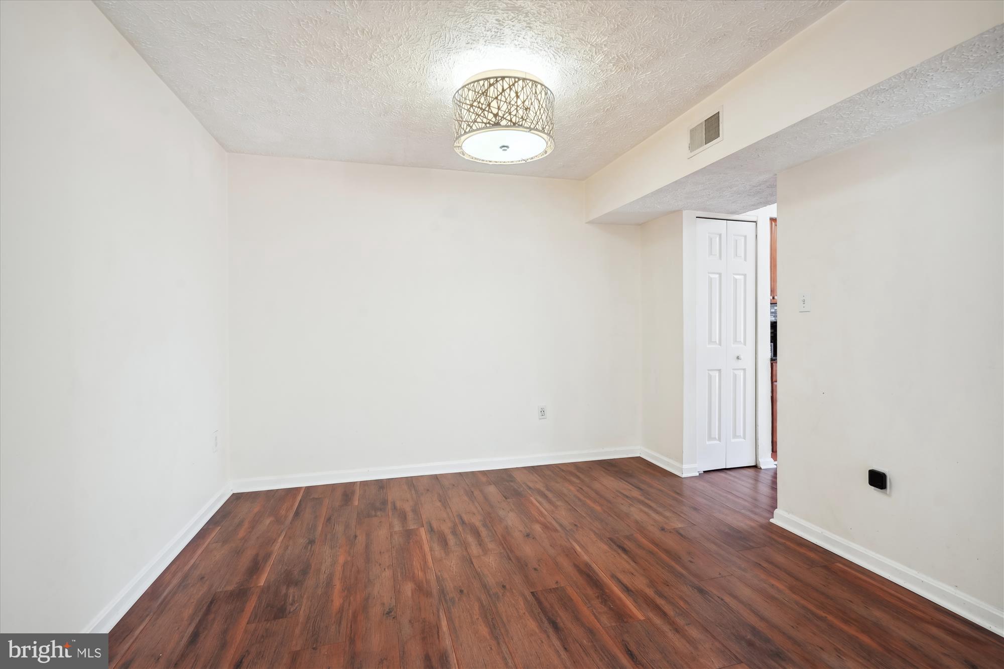 SINGLETONS GROVE - Residential Lease