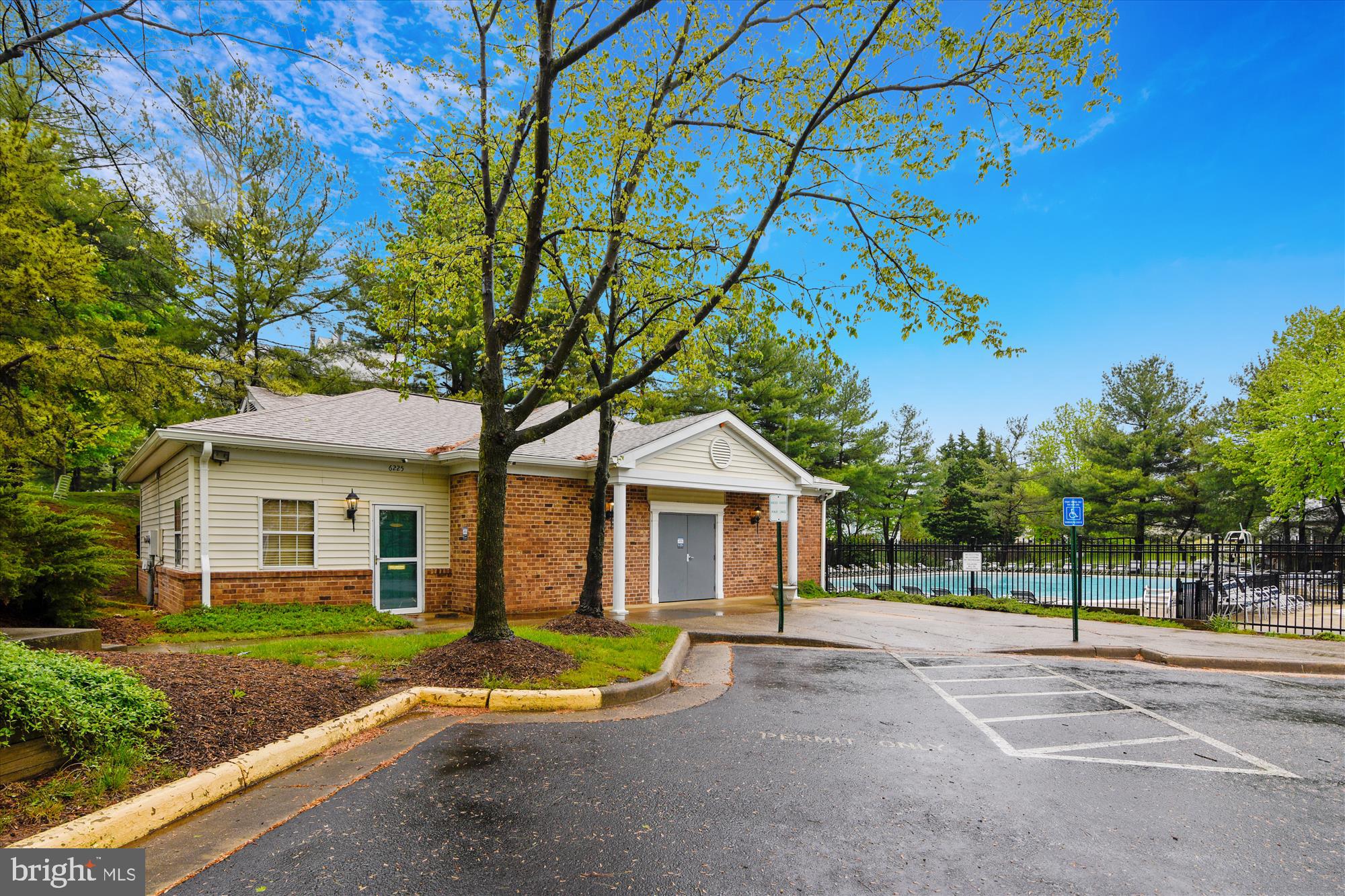 SINGLETONS GROVE - Residential Lease