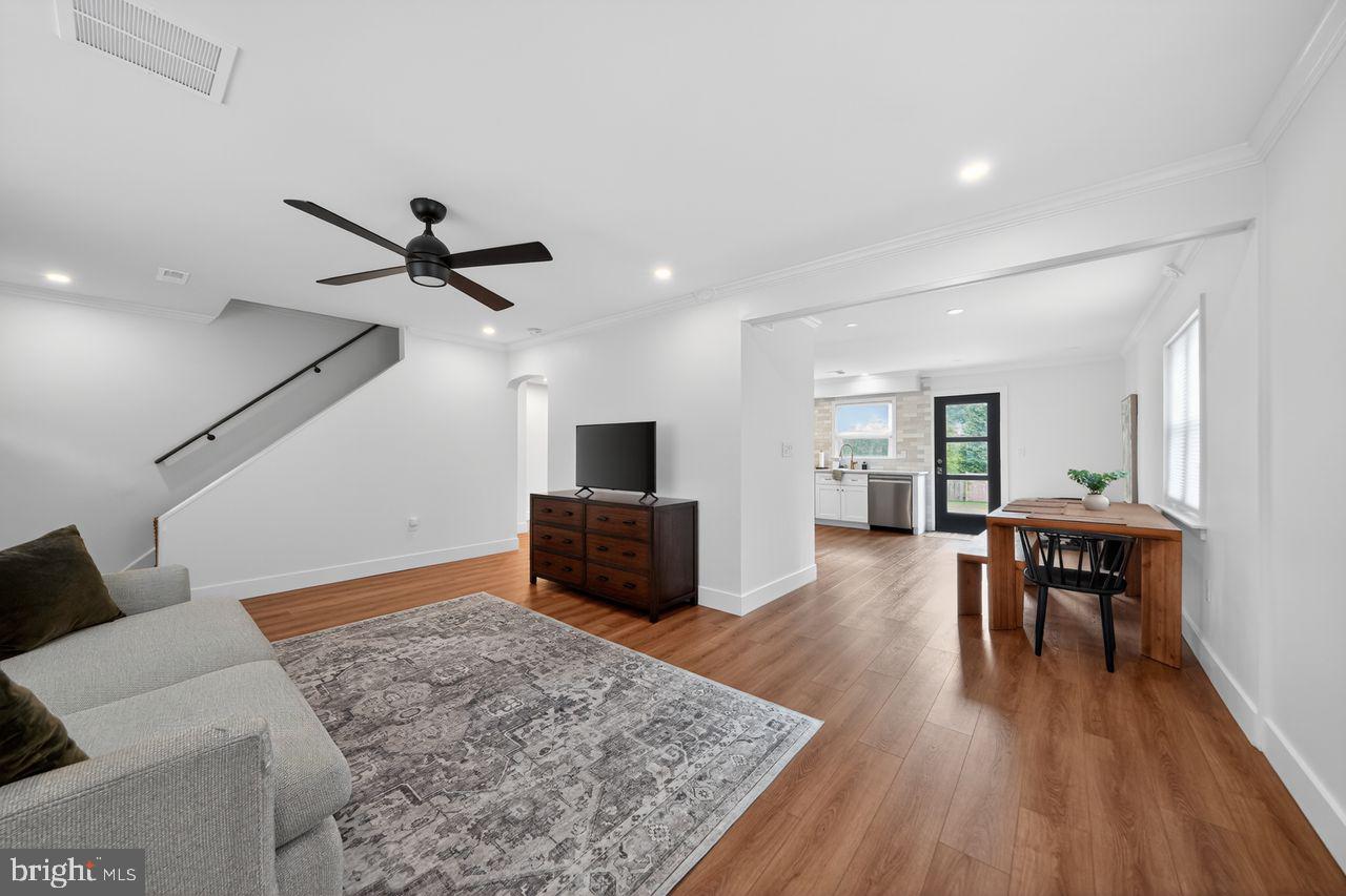 10 E SUTTON AVENUE