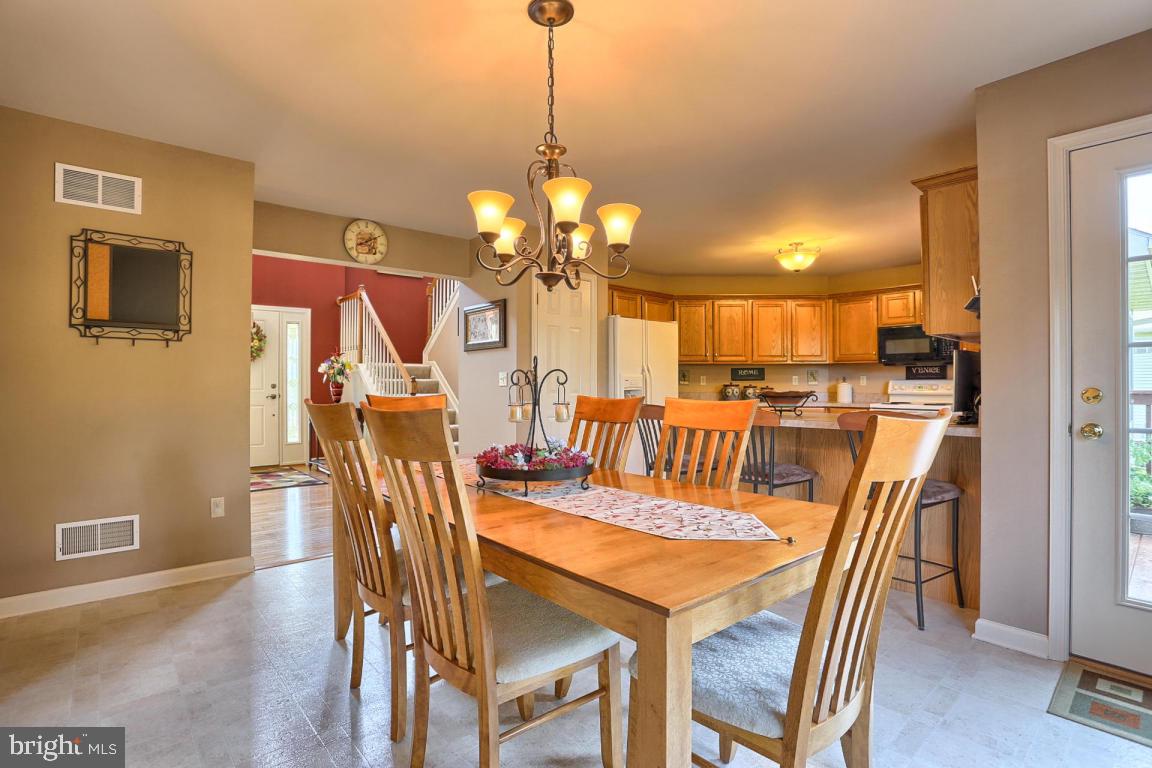 SUTHERLAND AT WOODS EDGE - Residential