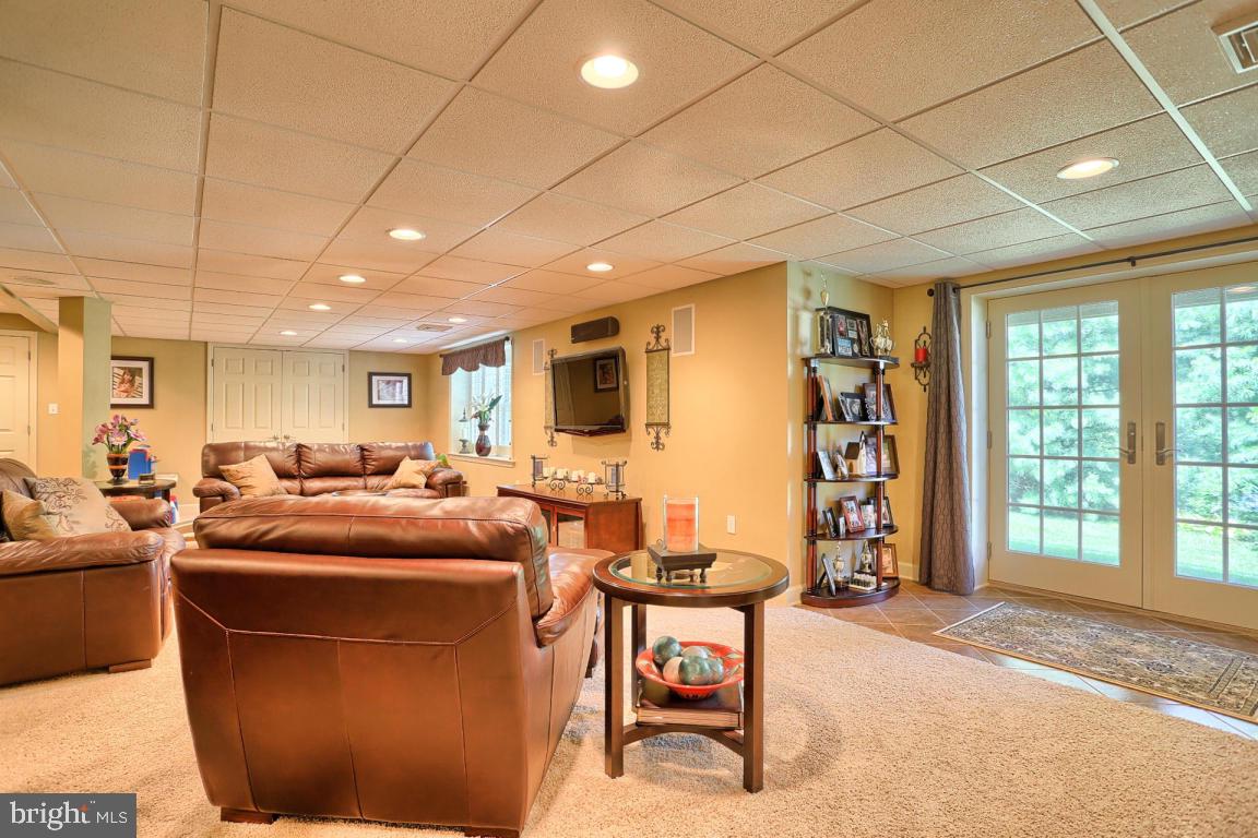 SUTHERLAND AT WOODS EDGE - Residential