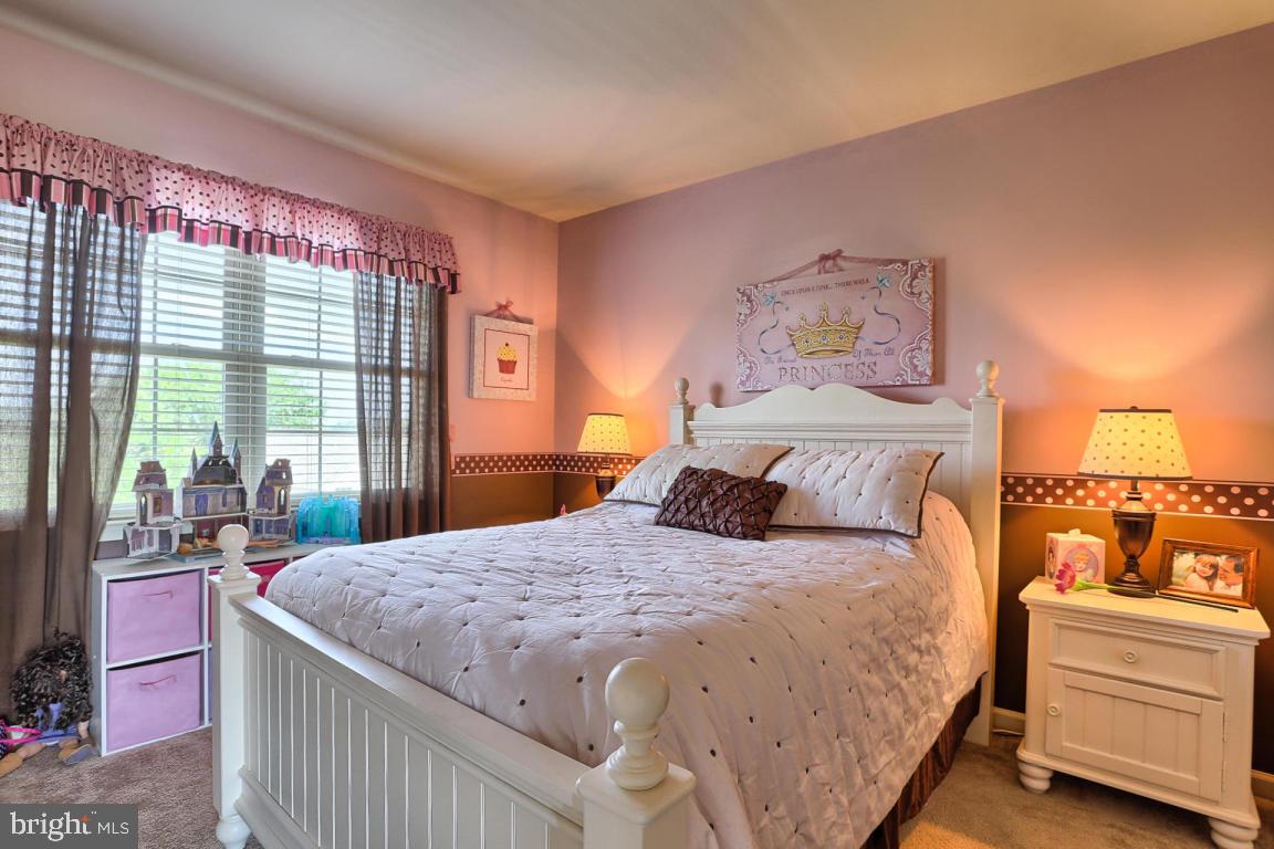 SUTHERLAND AT WOODS EDGE - Residential