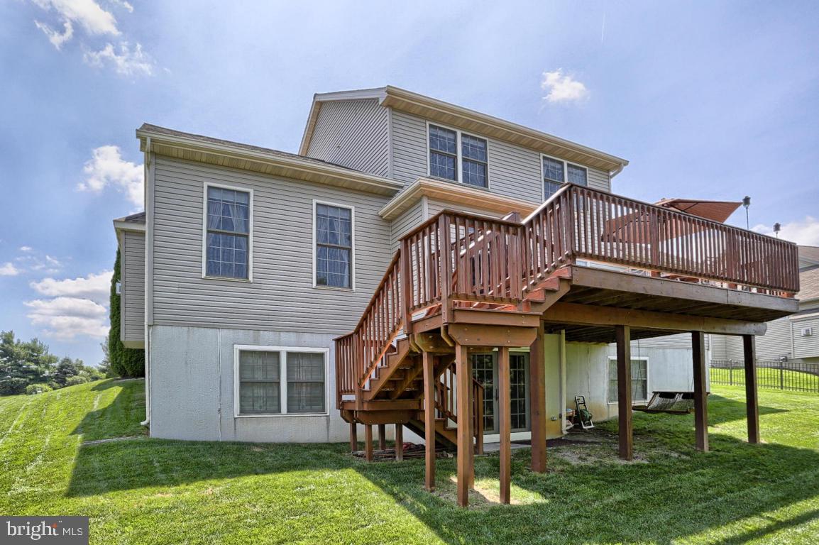 SUTHERLAND AT WOODS EDGE - Residential