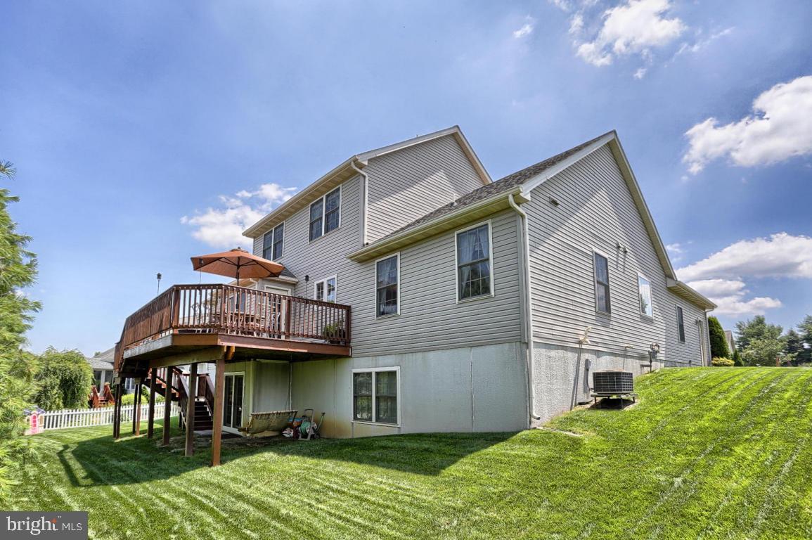 SUTHERLAND AT WOODS EDGE - Residential