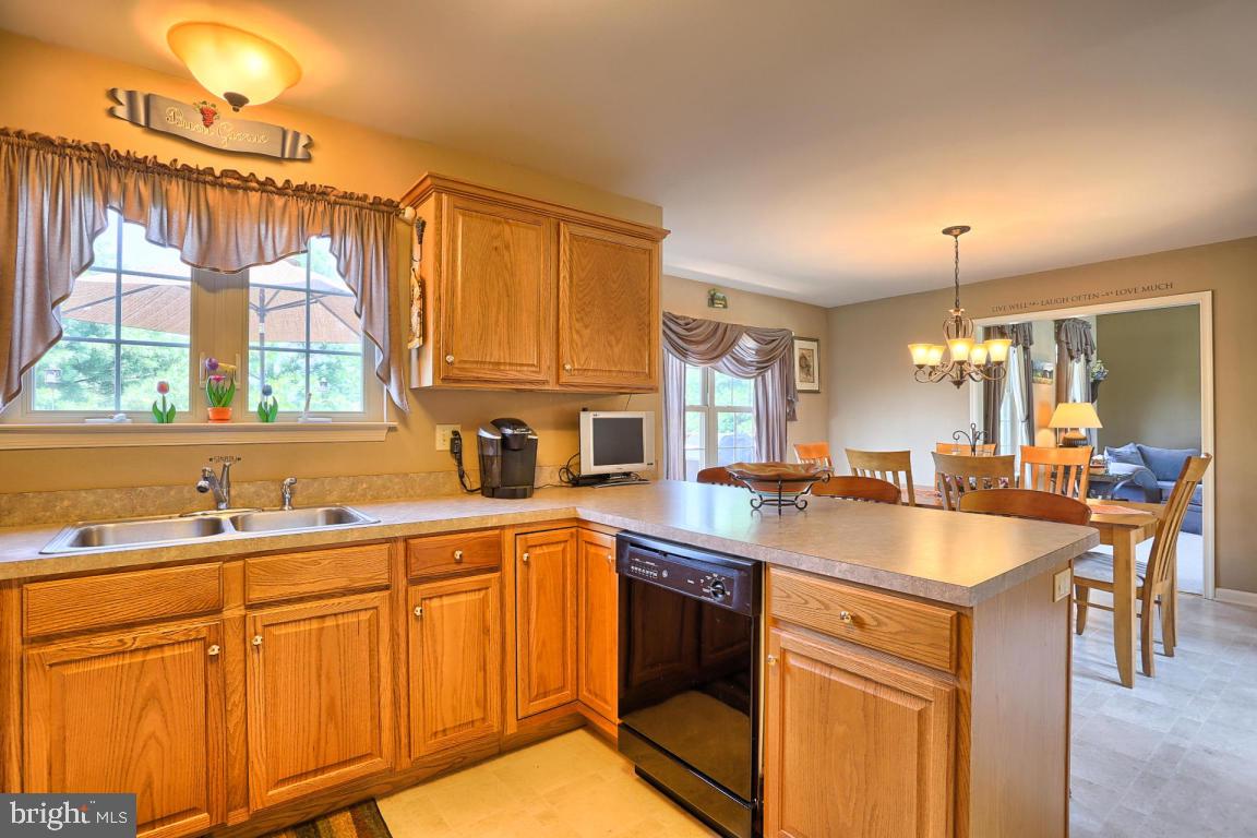 SUTHERLAND AT WOODS EDGE - Residential