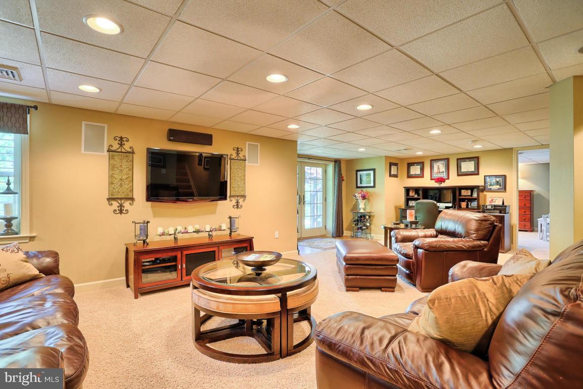 SUTHERLAND AT WOODS EDGE - Residential