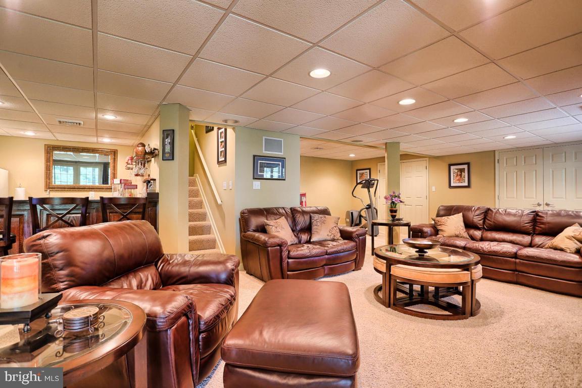 SUTHERLAND AT WOODS EDGE - Residential