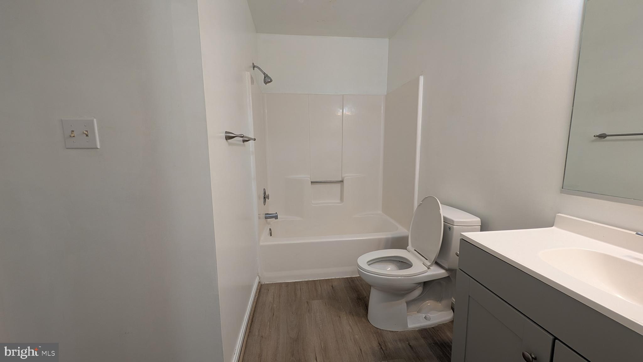 COLONIAL TERRACE - Residential