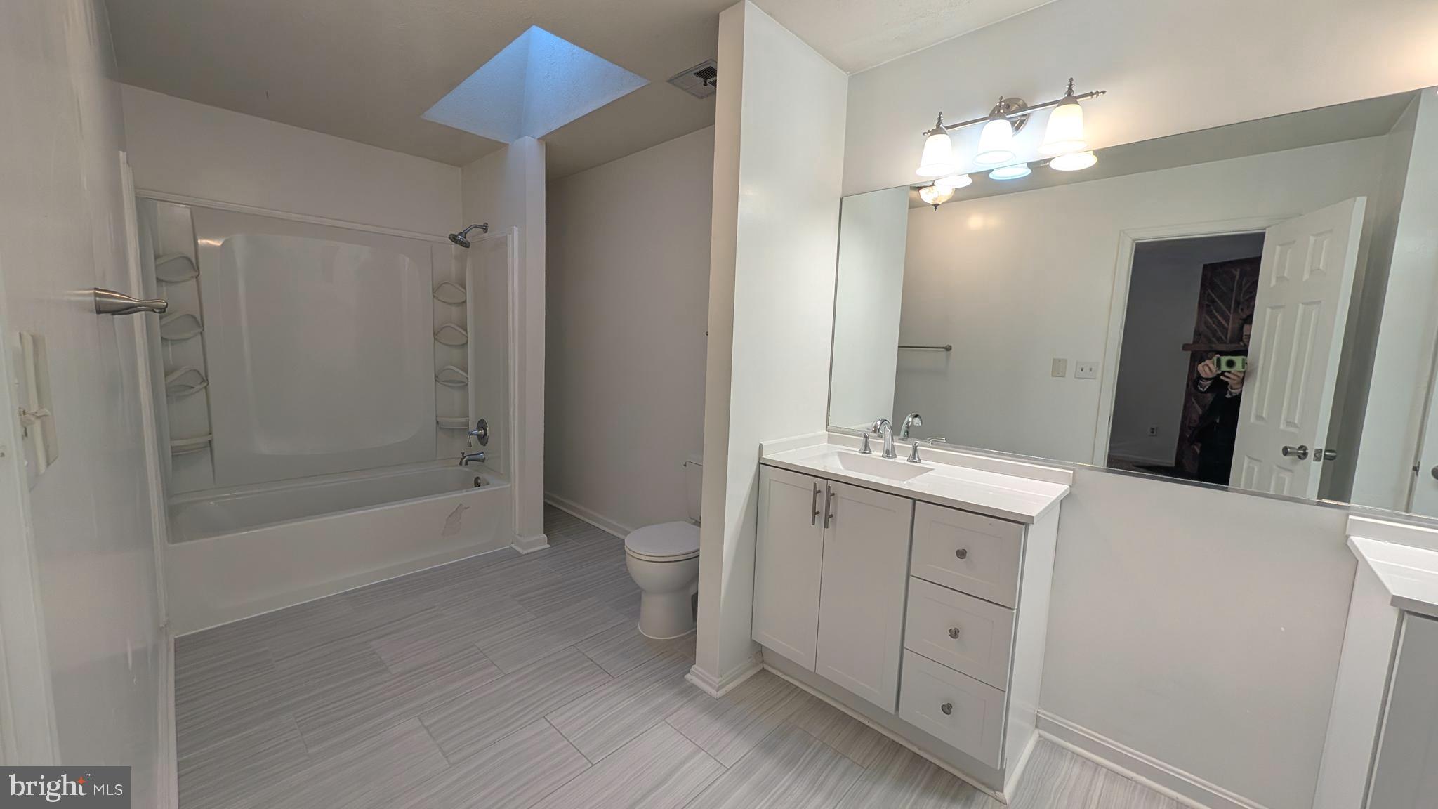 COLONIAL TERRACE - Residential