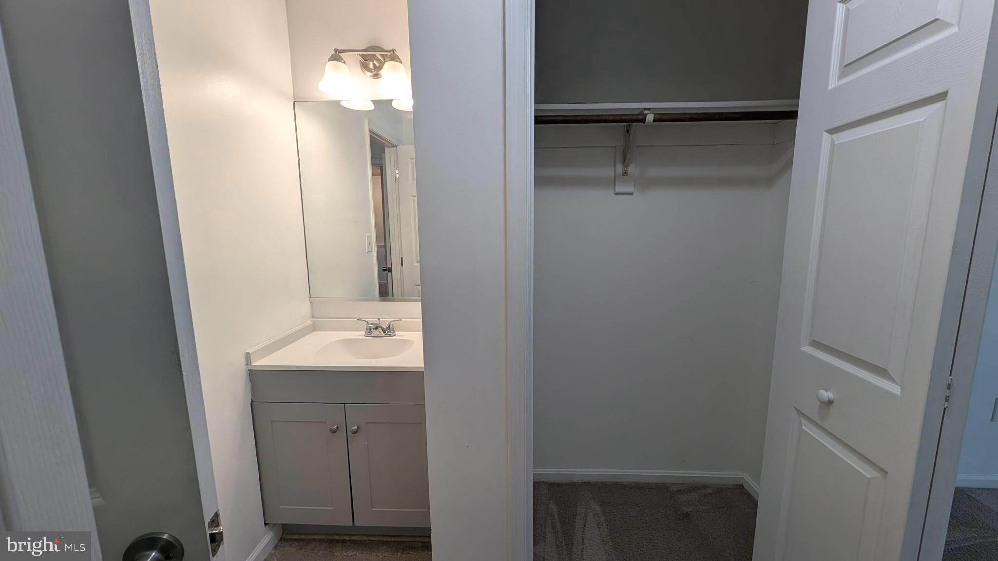 COLONIAL TERRACE - Residential