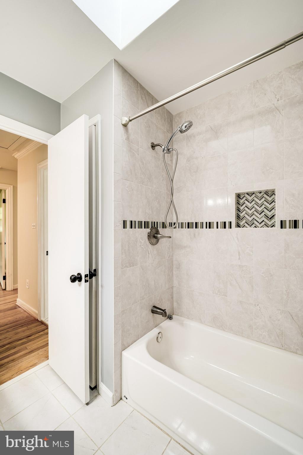 LINCOLNIA PARK - Residential Lease