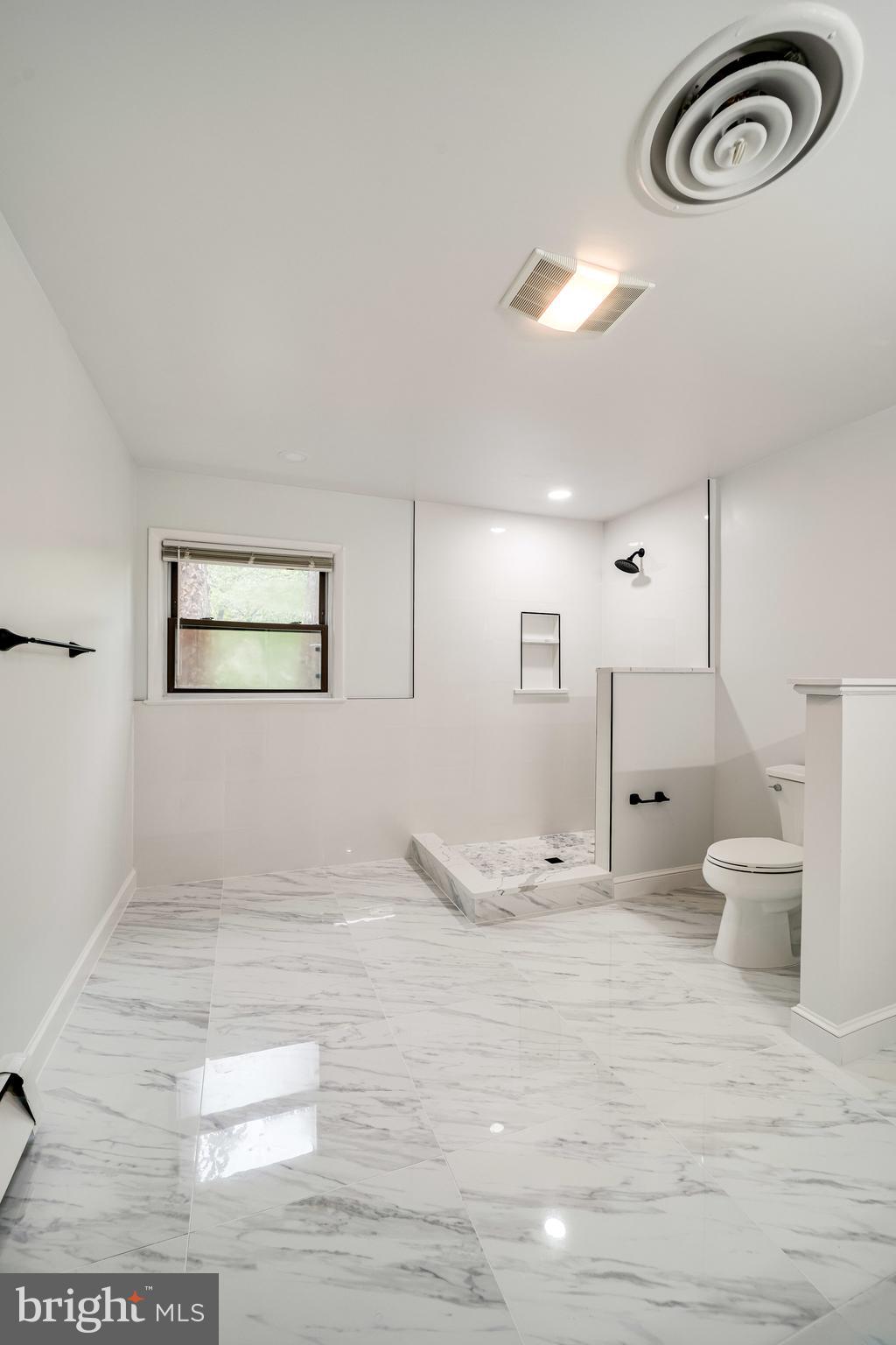 LINCOLNIA PARK - Residential Lease