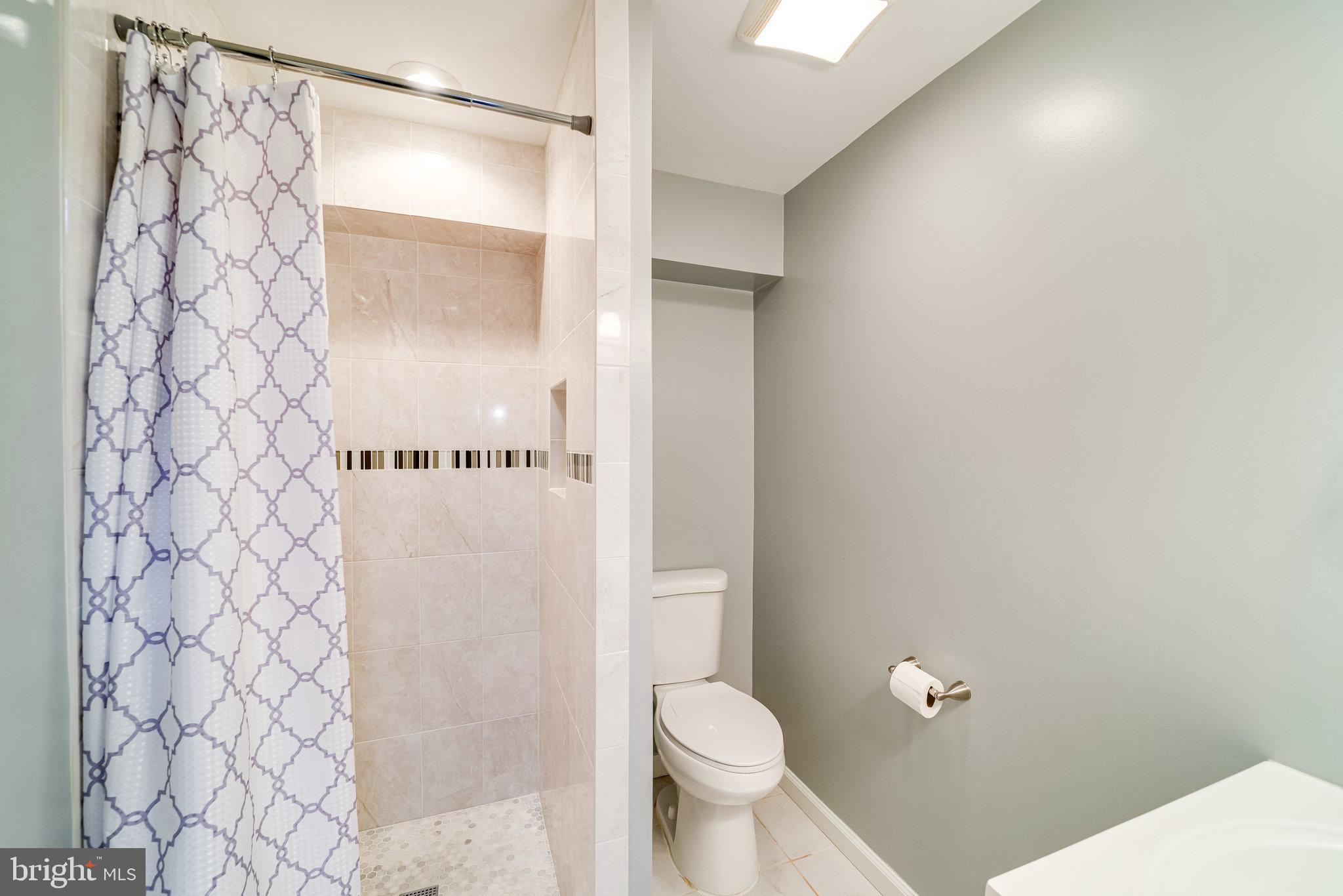 LINCOLNIA PARK - Residential Lease