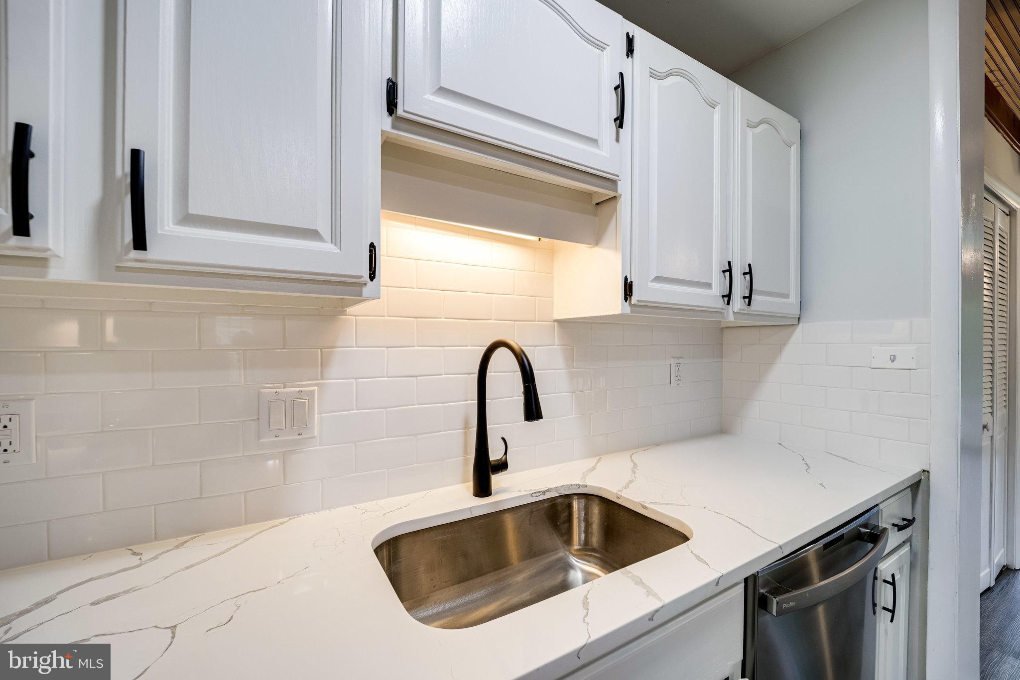 LINCOLNIA PARK - Residential Lease