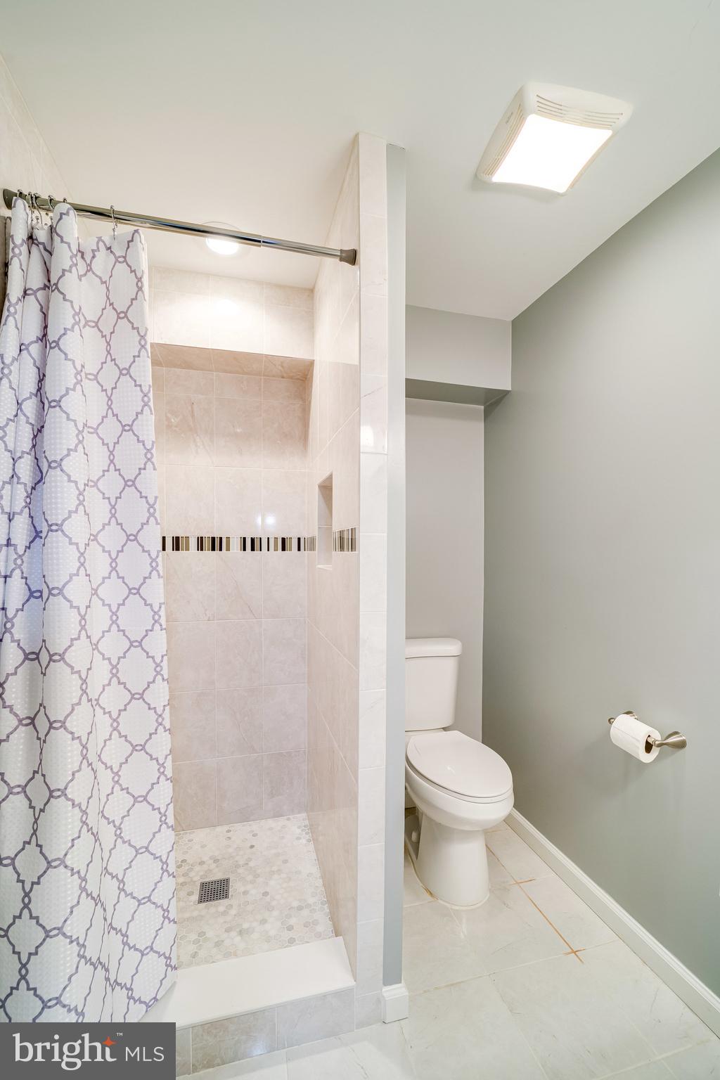 LINCOLNIA PARK - Residential Lease