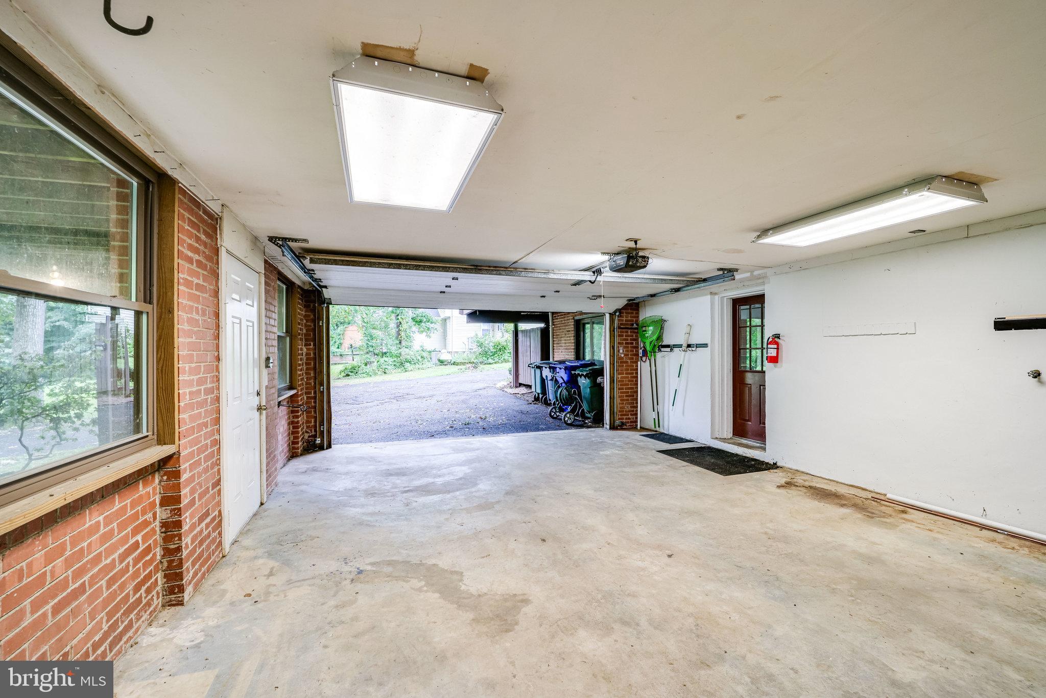 LINCOLNIA PARK - Residential Lease