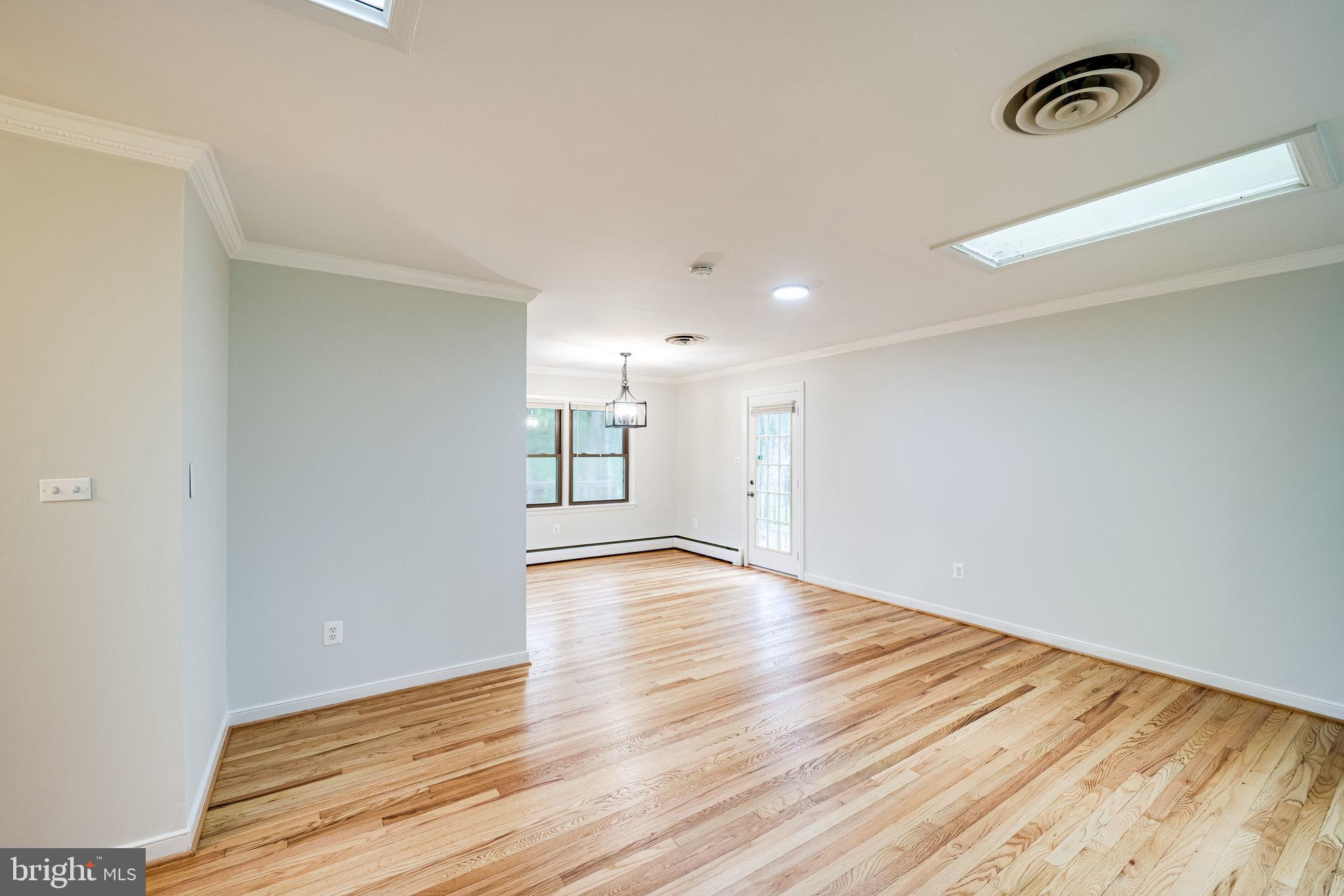 LINCOLNIA PARK - Residential Lease